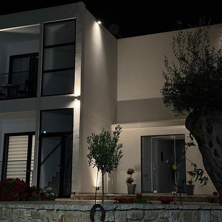 Villa Thomas Dhermi Bagian luar foto