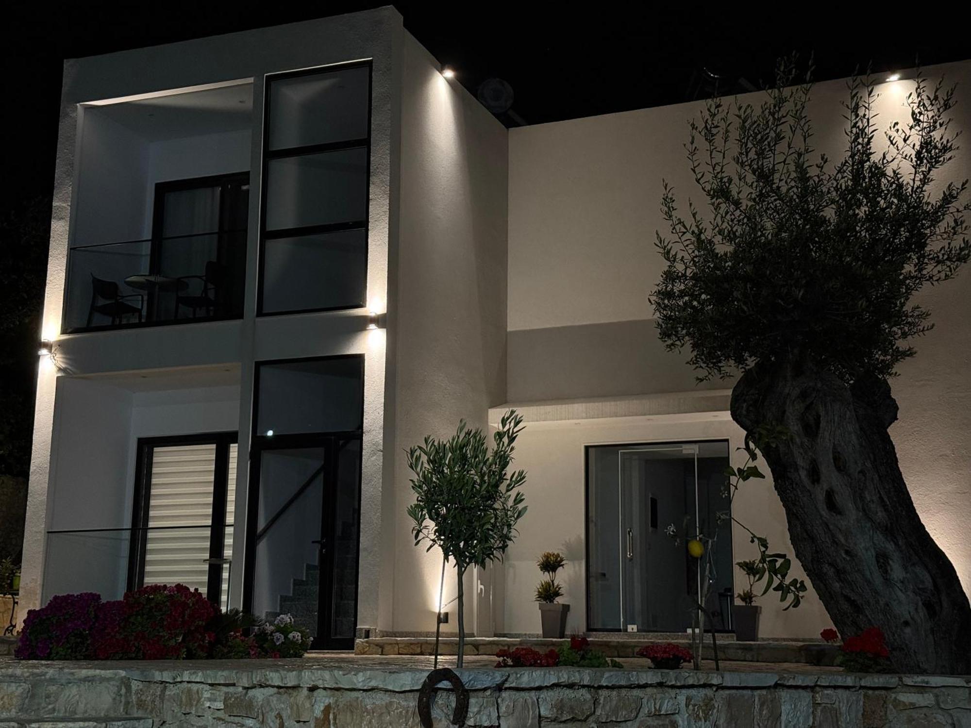 Villa Thomas Dhermi Bagian luar foto
