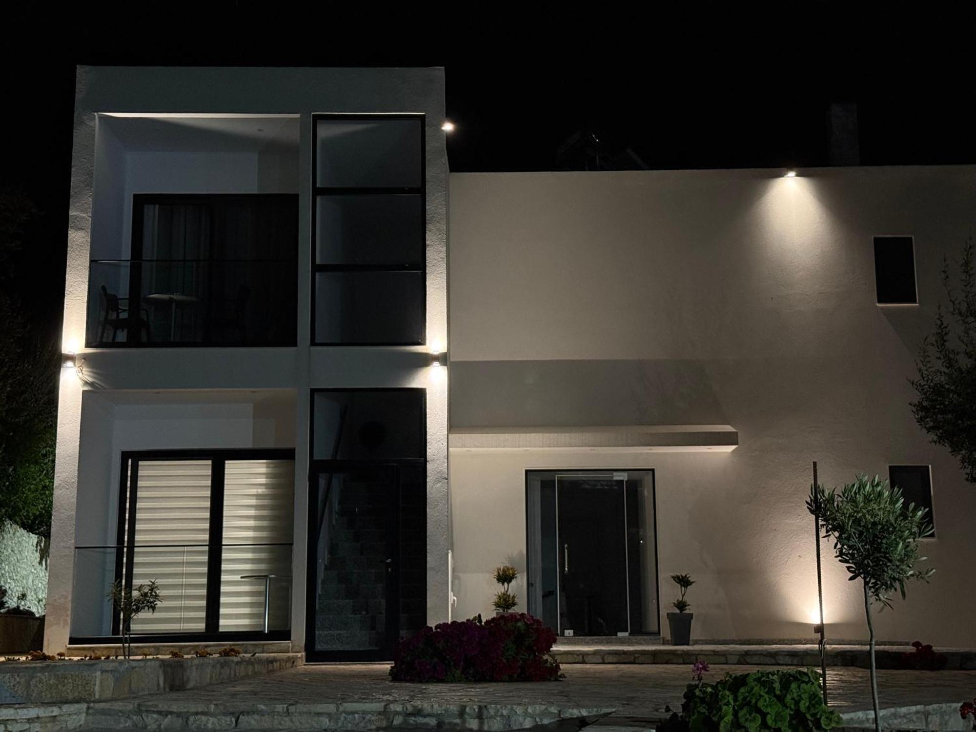 Villa Thomas Dhermi Bagian luar foto