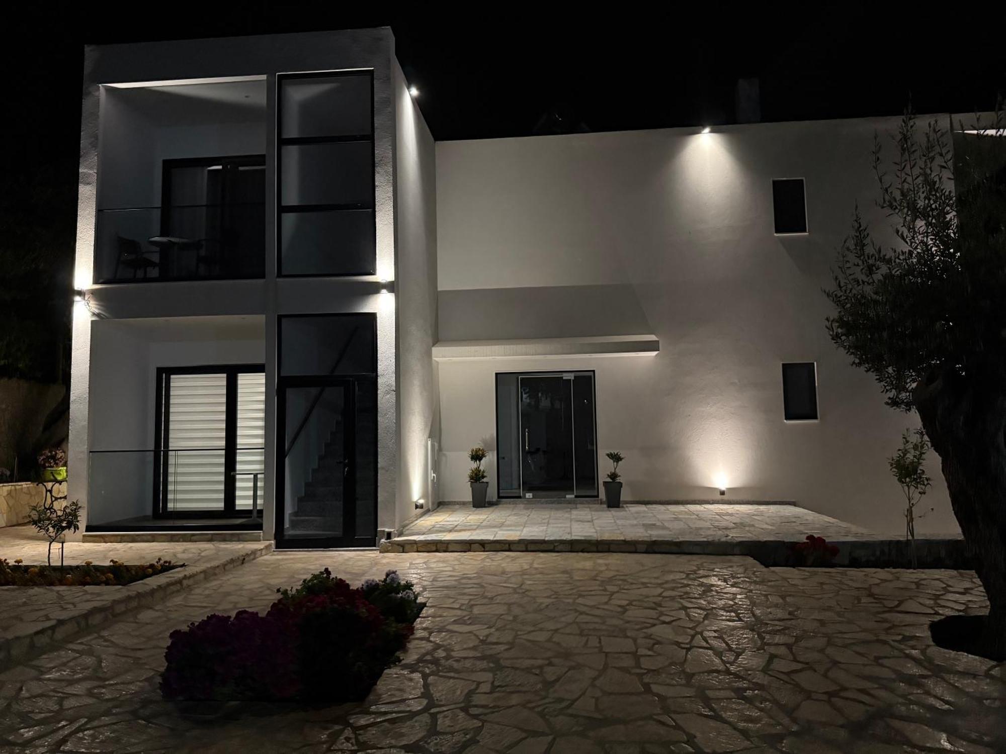 Villa Thomas Dhermi Bagian luar foto